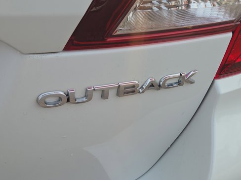 Used 2019 Subaru Outback 2.5i Premium image 5