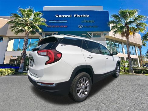 Used 2024 GMC Terrain SLT image 5