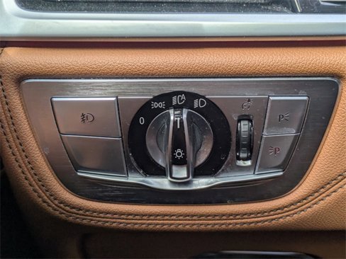 Used 2017 BMW 740i image 24