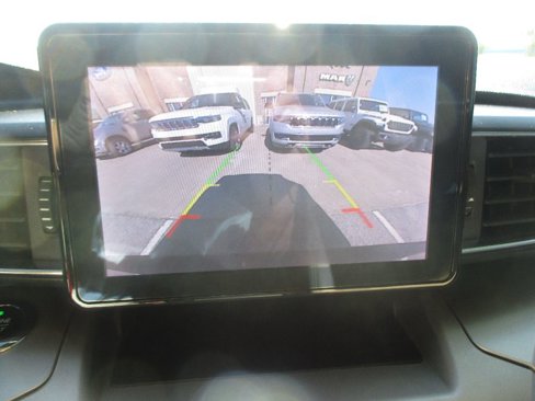 Used 2021 Ford Explorer XLT w/ Equipment Group 202A image 9