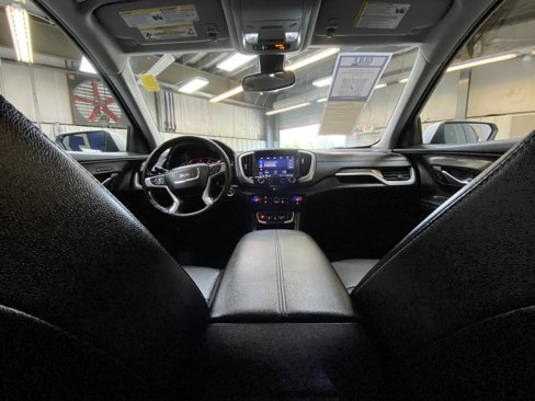 Used 2024 GMC Terrain SLT image 20