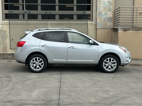 Used 2013 Nissan Rogue SL image 2