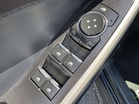 Used 2020 Ford Explorer XLT w/ Comfort Package image 14