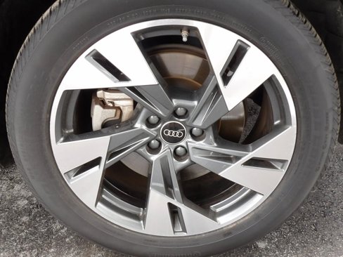 Used 2022 Audi e-tron Premium w/ Towing Package image 13