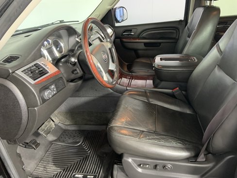 Used 2013 Cadillac Escalade Premium image 16