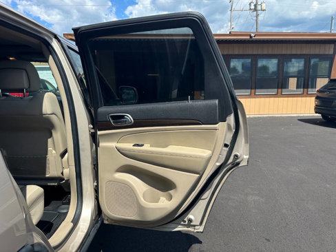 Used 2014 Jeep Grand Cherokee Laredo w/ Security & Convenience Group image 17