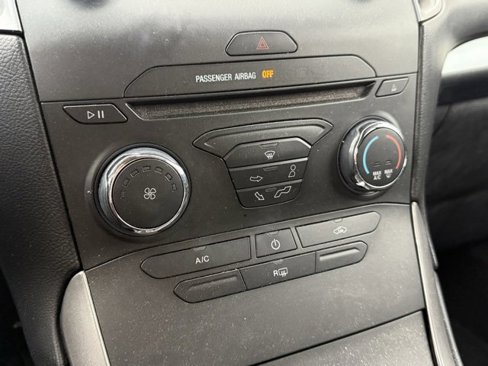 Used 2018 Ford Edge SE image 16