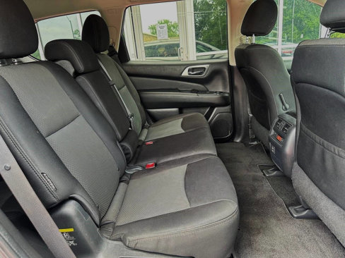 Used 2018 Nissan Pathfinder SV image 20