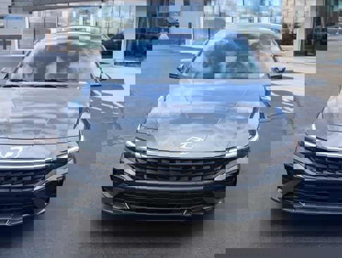 New 2025 Hyundai Elantra Limited image 9