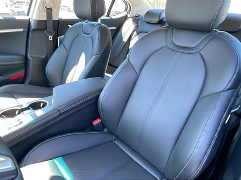 Used 2025 Genesis G70 2.5T image 15