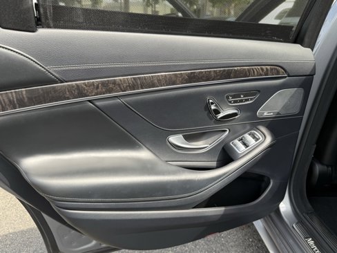Used 2015 Mercedes-Benz S 550 Sedan image 24