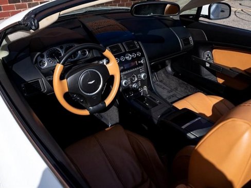 Used 2015 Aston Martin V8 Vantage Roadster image 10