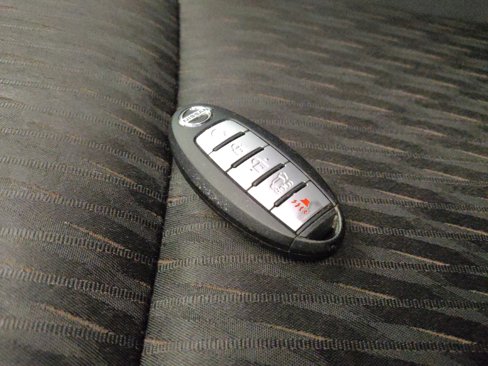 Used 2017 Nissan Rogue SV w/ SV Premium Package image 32