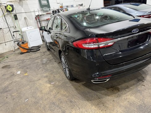 Used 2017 Ford Fusion SE w/ Fusion SE Technology Package image 4