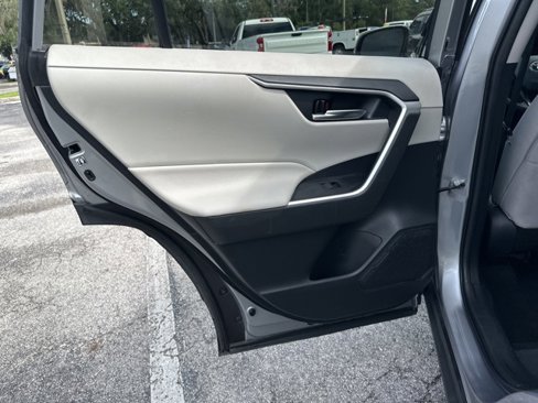 Used 2020 Toyota RAV4 XLE image 28