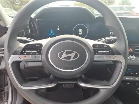 Used 2024 Hyundai Elantra SEL image 16
