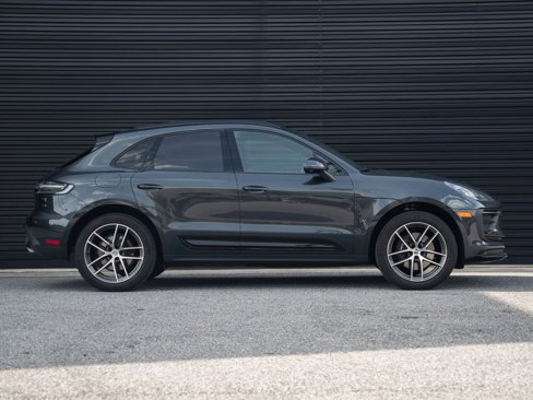 Certified 2025 Porsche Macan image 11
