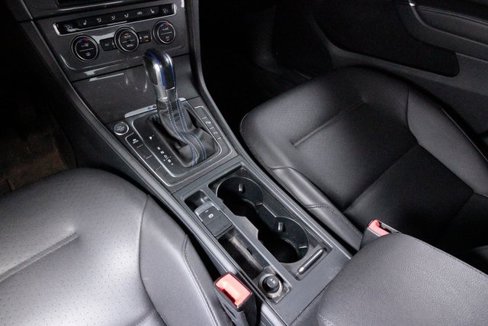 Used 2016 Volkswagen e-Golf SEL Premium w/ Driver Assistance Package image 12