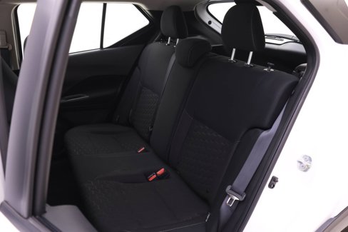 Used 2022 Nissan Kicks S image 9