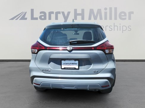 Used 2022 Nissan Kicks SV image 4