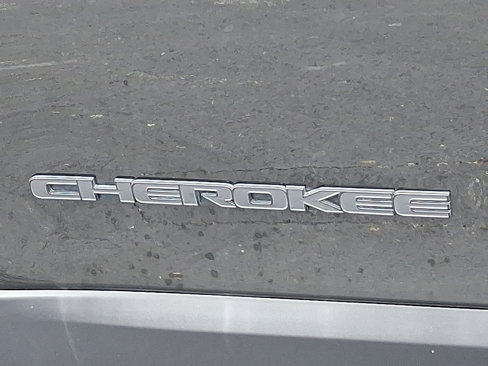 Certified 2019 Jeep Cherokee Latitude Plus image 30