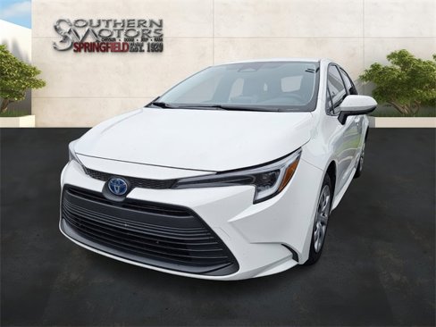 Used 2024 Toyota Corolla LE image 2