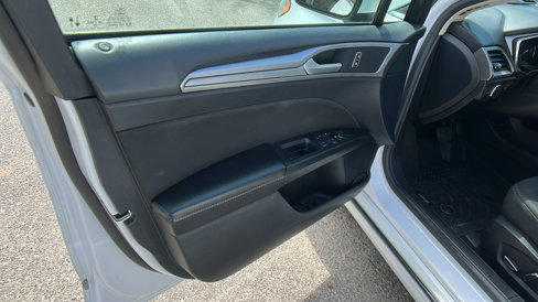 Used 2020 Ford Fusion SE image 14