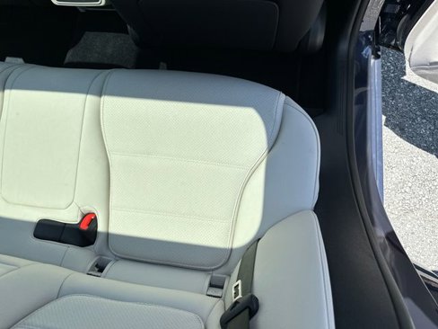 Used 2025 Mercedes-Benz C 300 Sedan image 31