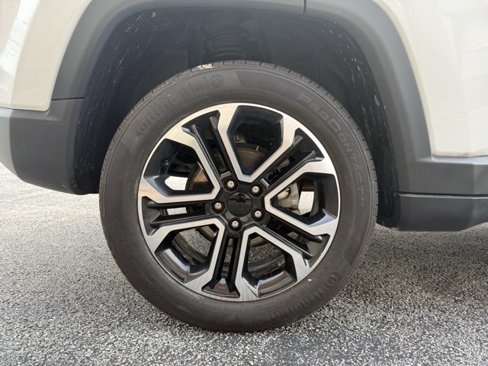 Used 2022 Jeep Compass Limited image 11