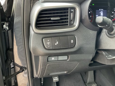 Used 2019 Kia Sorento LX w/ LX Convenience Package image 26