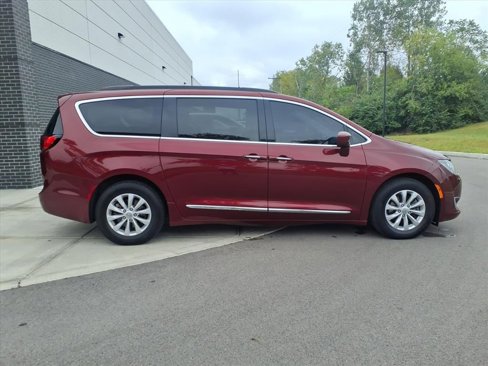Used 2017 Chrysler Pacifica Touring-L image 8
