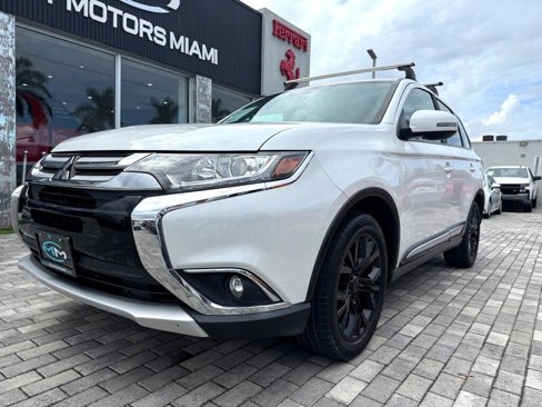 Used 2017 Mitsubishi Outlander SE image 3