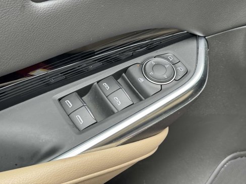 Certified 2024 Cadillac XT4 Luxury w/ Cold Weather Package image 14