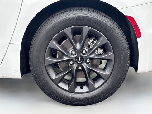 Used 2021 Chrysler Pacifica Touring w/ S Appearance Package image 34