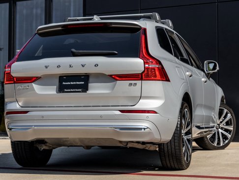 Used 2023 Volvo XC60 B5 Ultimate w/ Climate Package image 8