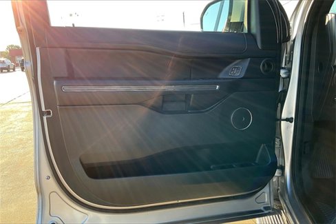 Used 2021 Ford Expedition Max XLT image 23