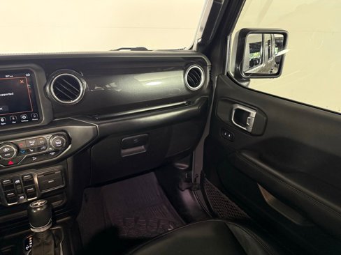Used 2020 Jeep Wrangler Unlimited Sahara image 23