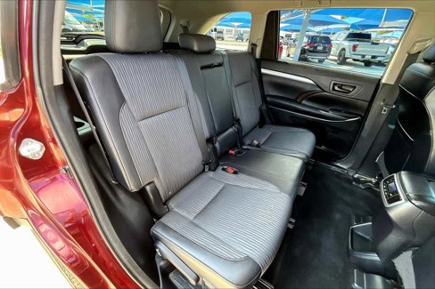 Used 2015 Toyota Highlander LE image 19