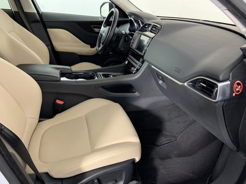 Used 2017 Jaguar F-PACE Premium image 16