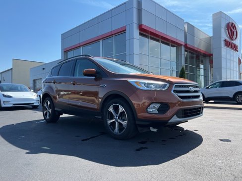 Used 2017 Ford Escape SE w/ Equipment Group 201A image 1