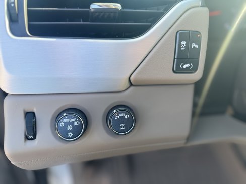 Used 2020 GMC Yukon SLE w/ SLE Value Package image 18