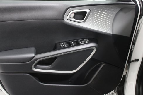Used 2020 Kia Soul LX image 3