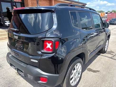 Used 2021 Jeep Renegade Latitude w/ Sun & Sound Group image 11