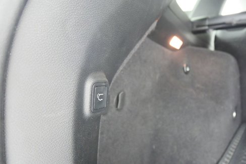 Used 2019 Jeep Cherokee Overland w/ Technology Group image 18