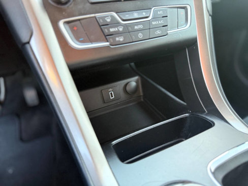 Used 2018 Ford Fusion SE w/ Fusion SE Technology Package image 17