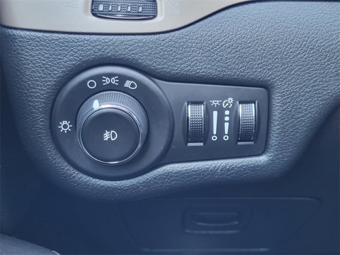 Used 2014 Jeep Cherokee Latitude image 30