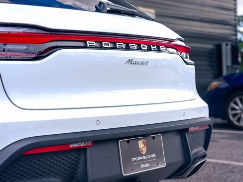Used 2025 Porsche Macan image 18