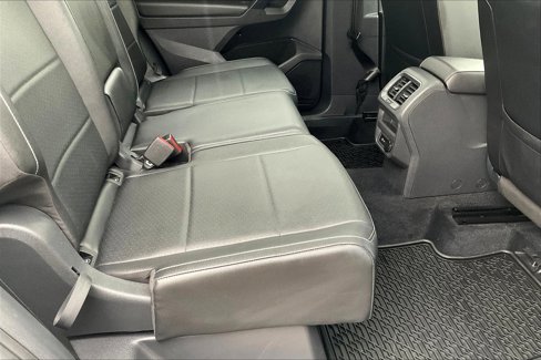 Used 2021 Volkswagen Tiguan SE w/ Panoramic Sunroof Package image 18