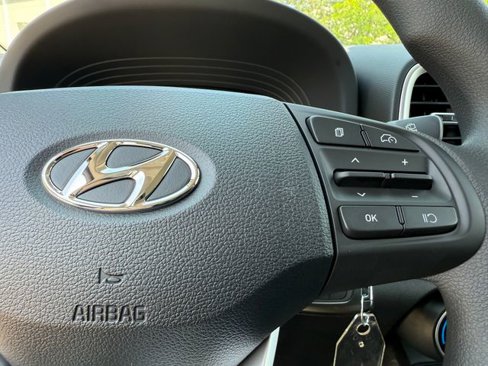New 2025 Hyundai Venue SE image 24