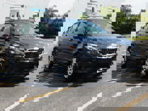 Used 2017 Kia Forte LX image 2